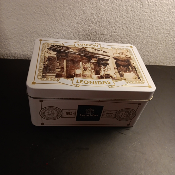GORGEOUS NEW Maison Leonidas Belgian Chocalatier 7"Wx5"Dx4"H Tin Box. - Picture 2 of 6